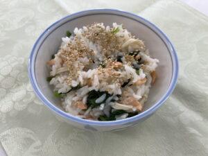 健康レシピ58　鮭とほうれん草の雑炊の作り方