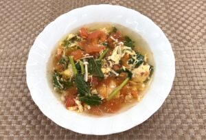 健康レシピ67　モロヘイヤとトマトの卵スープの作り方